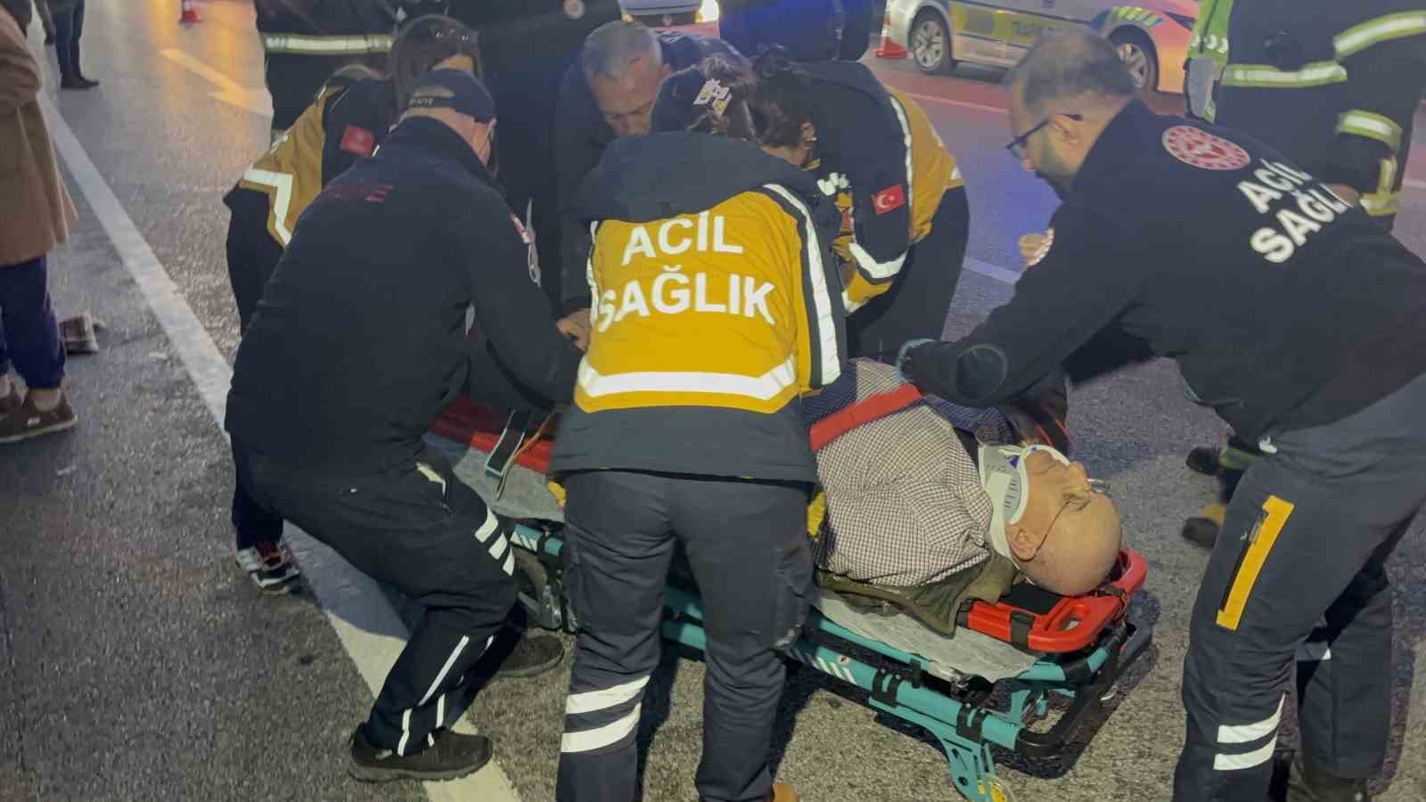 canakkalede iki otomobil carpisti 5 kisi yaralandi 9