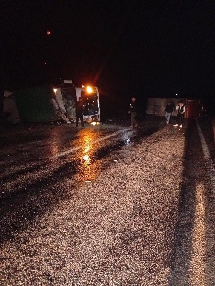 canakkalede itfaiye araci yardim icin gittigi tira carpti 1i agir 2 yarali 2 mR4wrRVf