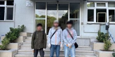 canakkalede-jandarmadan-gocmen-kacakciligi-operasyonu-3-organizator-ile-27-kacak-gocmen-yakalandi-skU51xXI.jpg