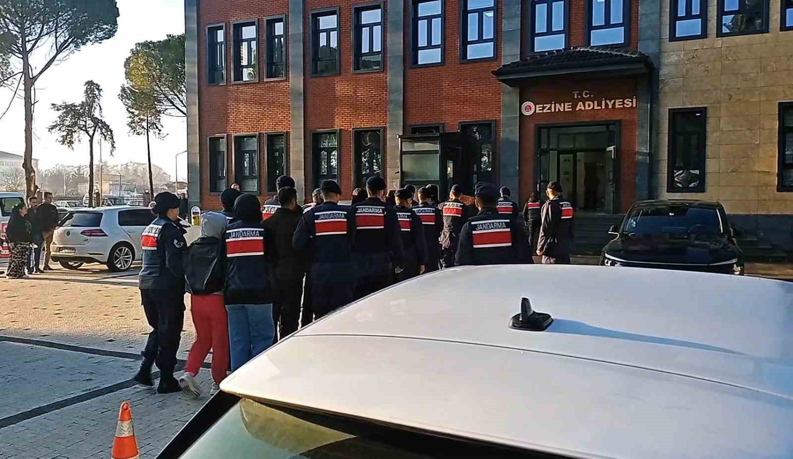Çanakkale’de jandarmadan uyuşturucu operasyonuna 8 tutuklama 4 canakkalede jandarmadan uyusturucu operasyonuna 8 tutuklama 0 M9b8pTci