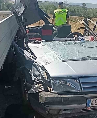 canakkalede-kamyonete-arkadan-carpan-otomobilde-agir-yaralanan-cocuk-hayatini-kaybetti-x3b25swA.jpg