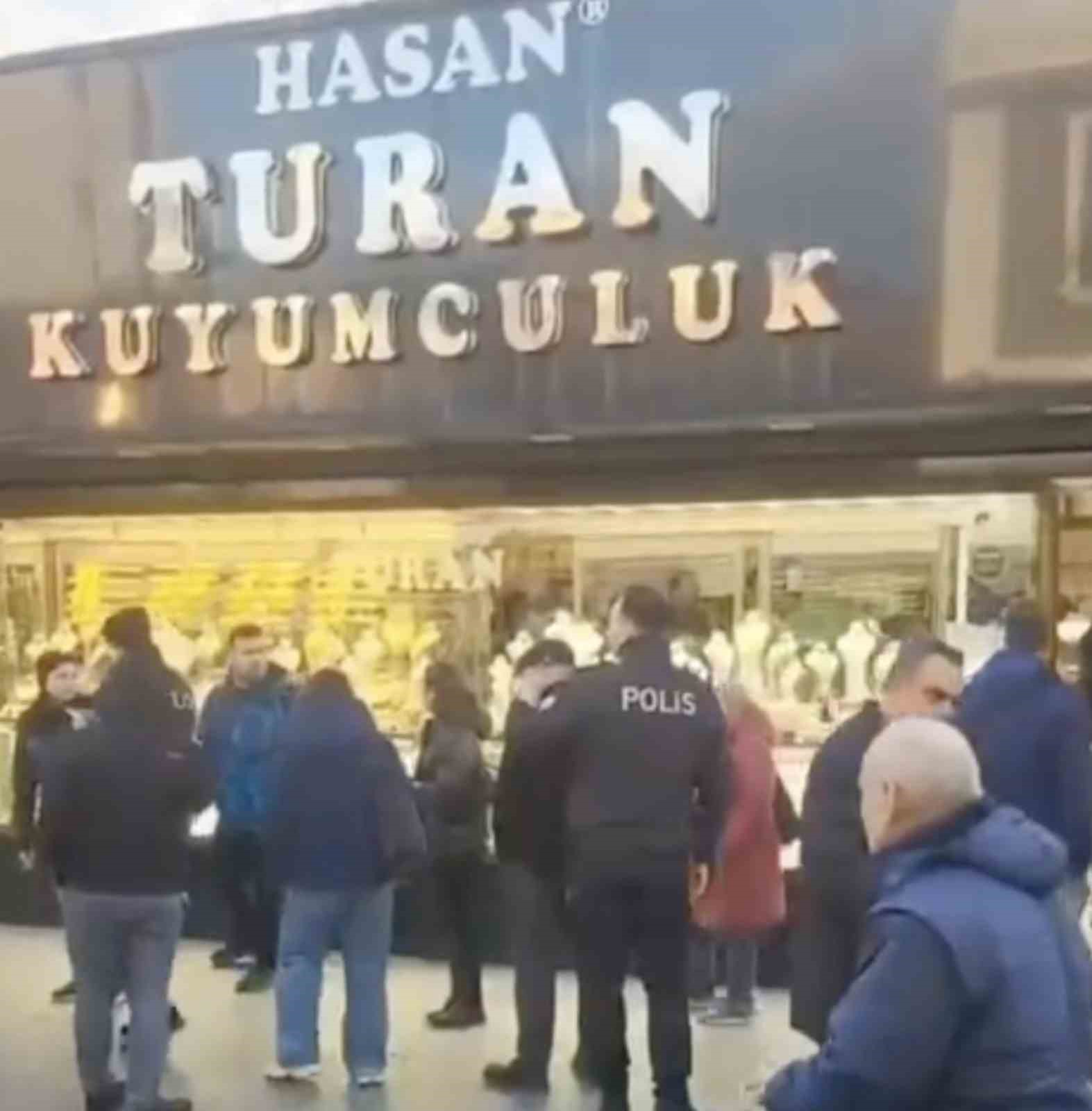 canakkalede kar vaadiyle vatandaslari dolandiran kuyumcunun isletmesinde yapilan incelemede sahte altinlar ortaya cikti 4 ZmOy5uF8