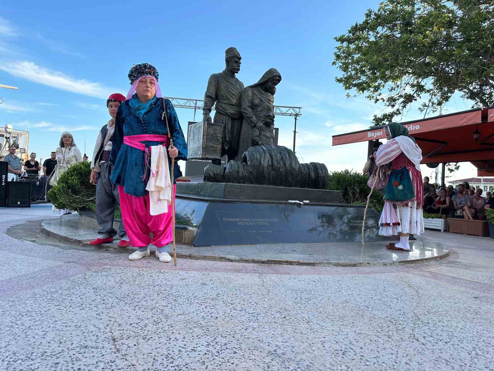 Çanakkale’de "Kaz Dağları’na taşınan hikayelerle göçün izindeki kadın" defilesi 6 canakkalede kaz daglarina tasinan hikayelerle gocun izindeki kadin defilesi 2 bIen9UhK