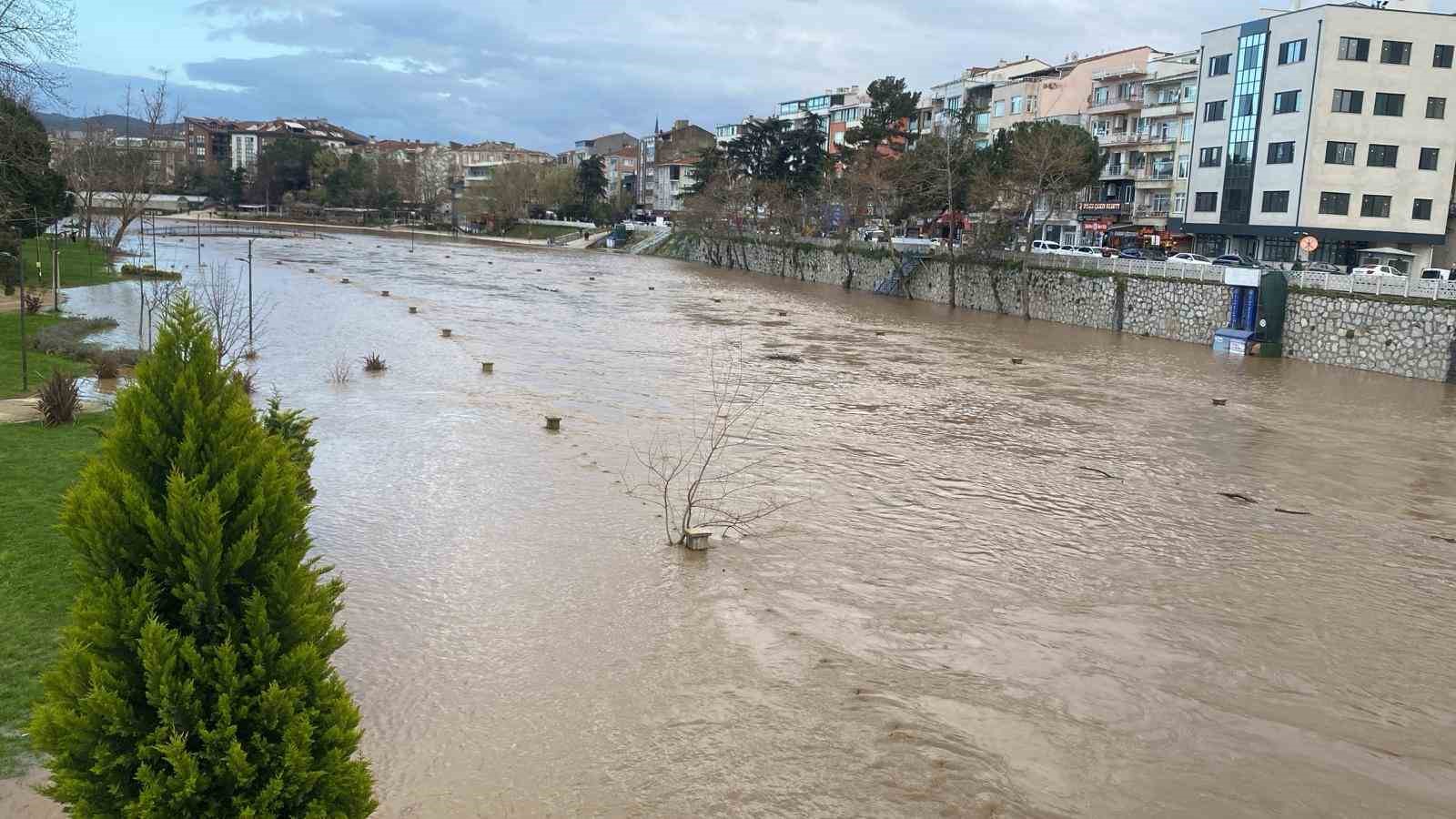 canakkalede kocabas cayi tasti otopark sular altinda kaldi 3 KSbQHIWP