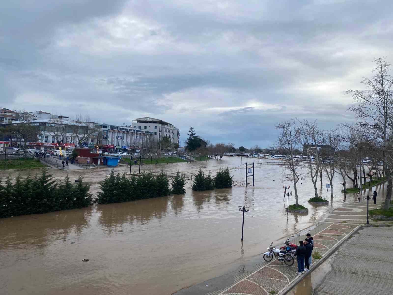 canakkalede kocabas cayi tasti otopark sular altinda kaldi 5 YLtXSbHr