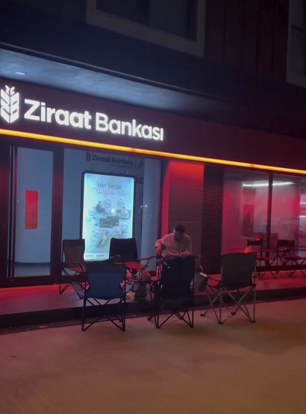 canakkalede kurasiz toki satisi icin geceden kamp sandalyeleriyle beklediler 2 b1mV1NzF