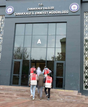 canakkalede-kuyumcuyu-soymaya-kalkisan-2-supheli-tutuklandi-WG6612gZ.jpg