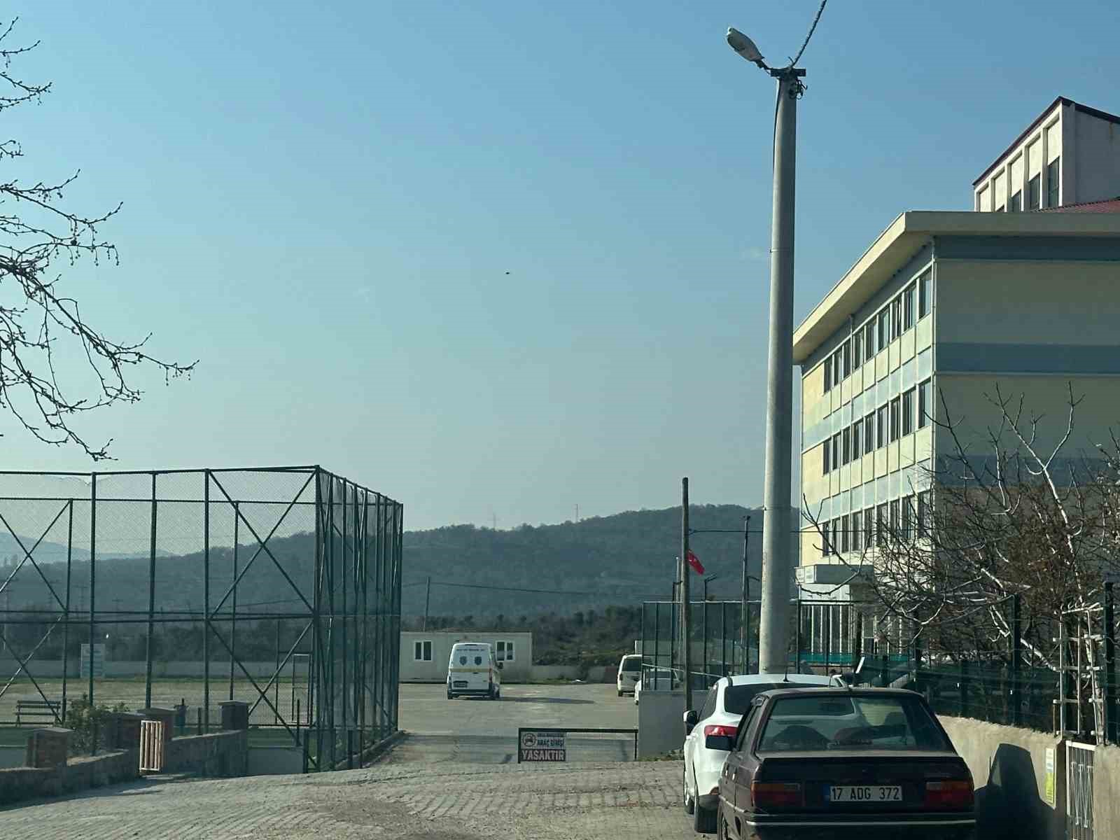 canakkalede lise ogrencisi okulun 3 katindan atlayarak hayatini kaybetti 2 V8zeFhAM