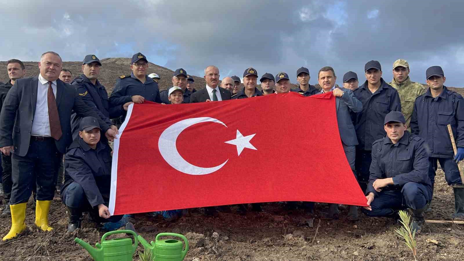 canakkalede milli agaclandirma gunu cercevesinde fidanlar toprakla bulustu 11 9H5r7SjU