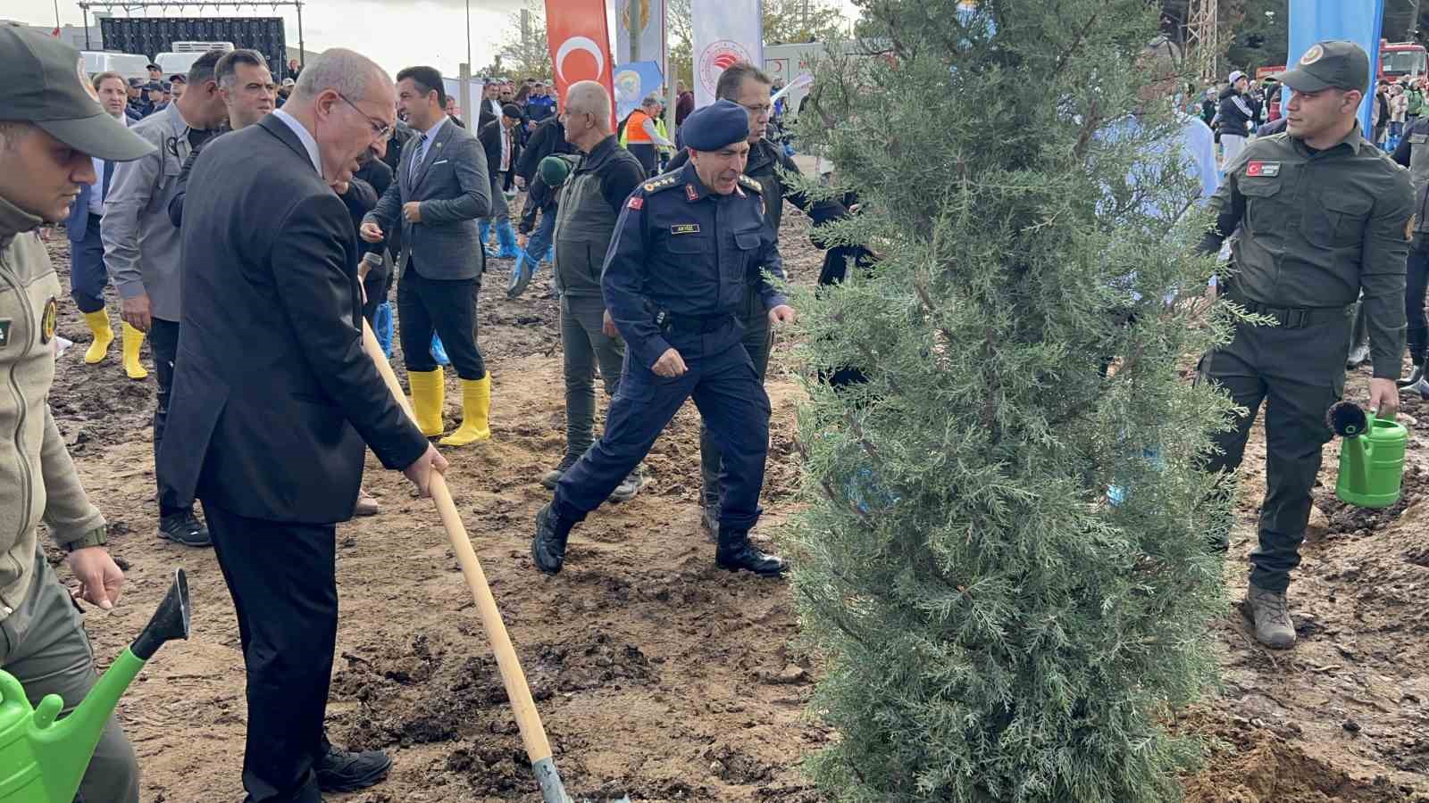 canakkalede milli agaclandirma gunu cercevesinde fidanlar toprakla bulustu 3 JORKBdaP