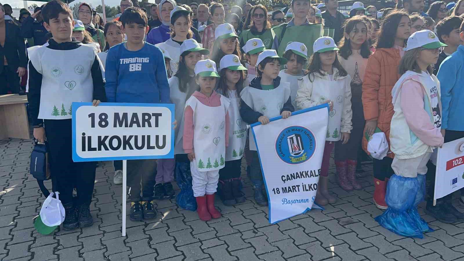 canakkalede milli agaclandirma gunu cercevesinde fidanlar toprakla bulustu 4 g5Ljdy2f