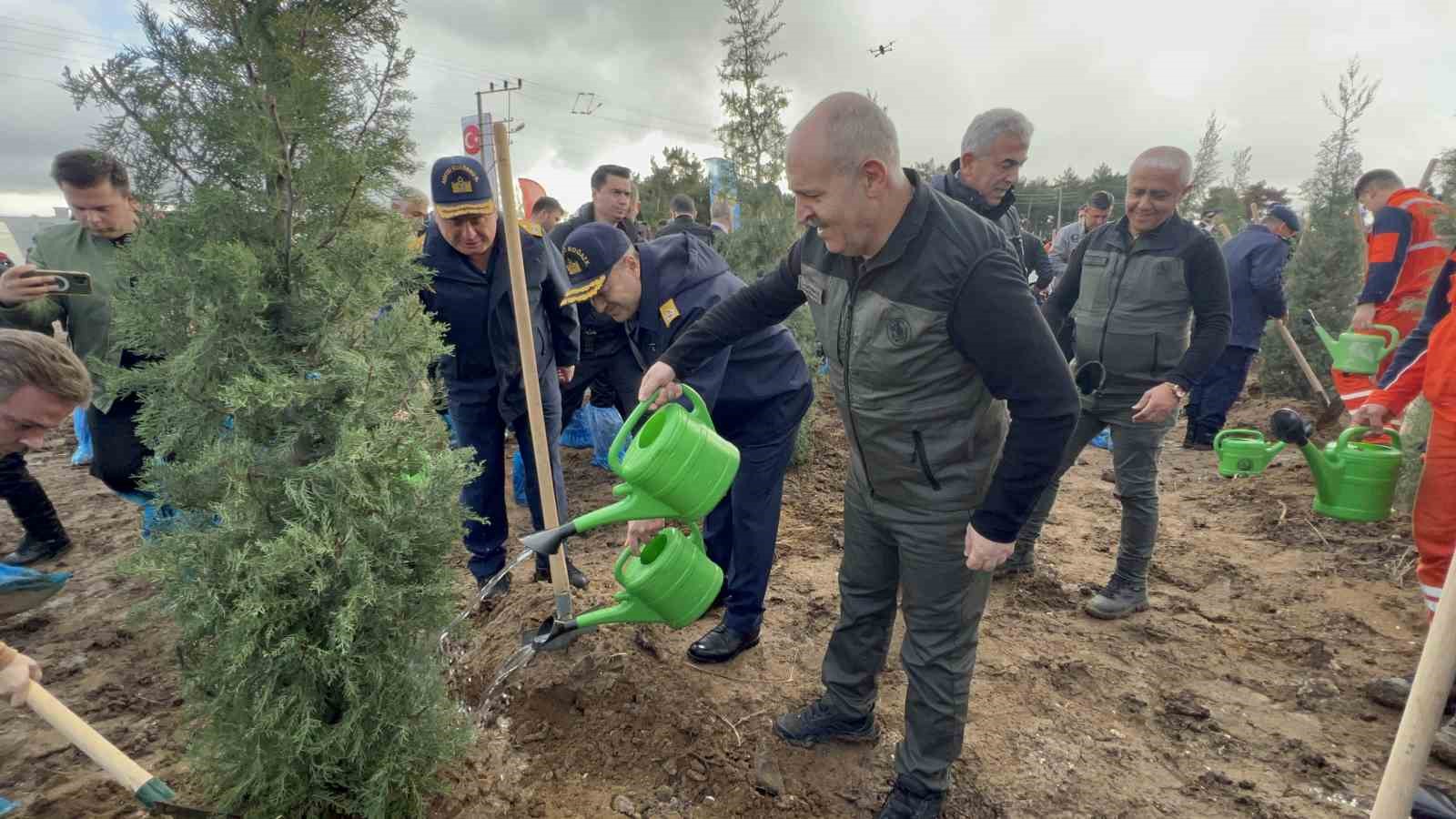 canakkalede milli agaclandirma gunu cercevesinde fidanlar toprakla bulustu 7 nTlFYjkP