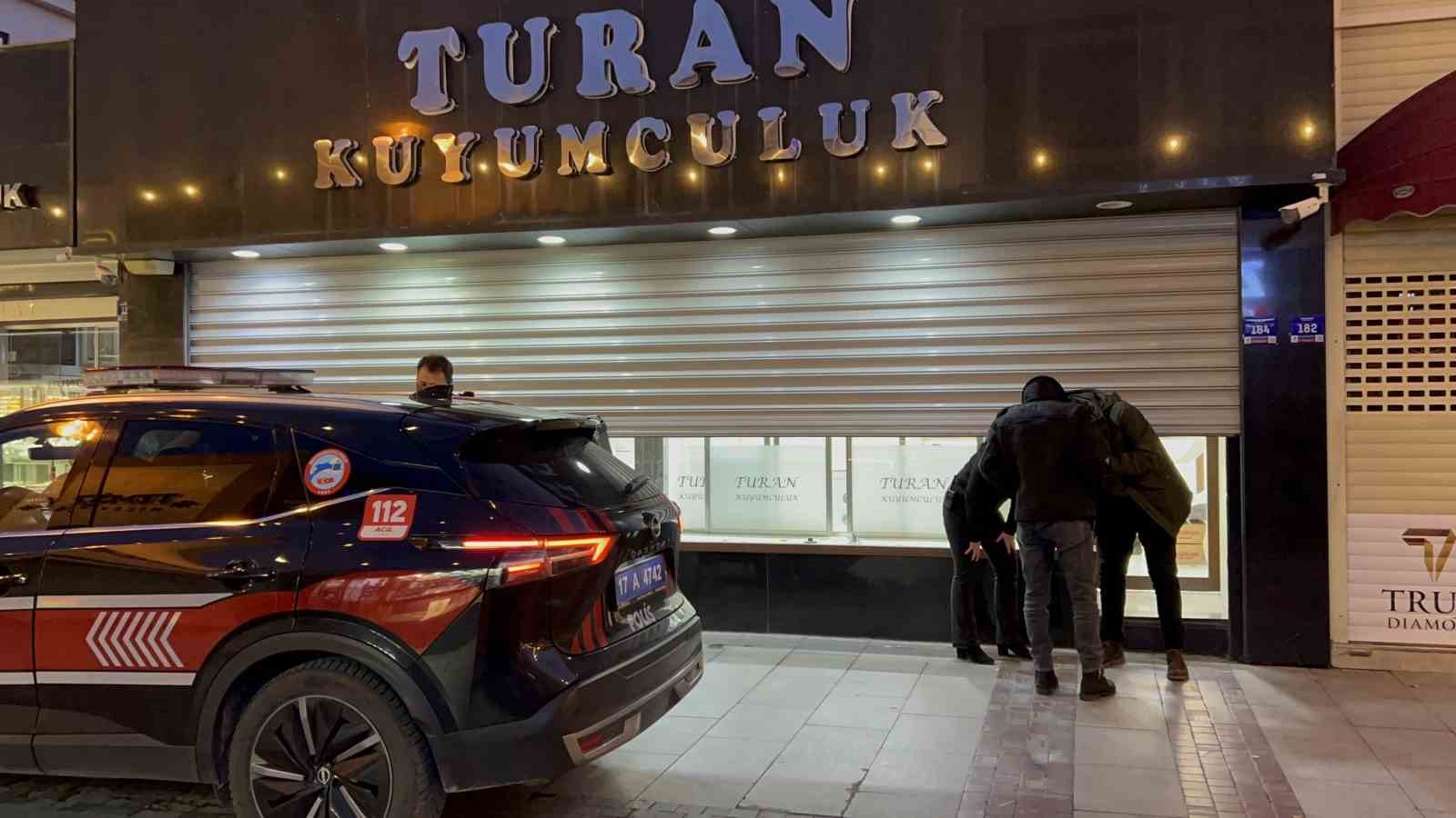 canakkalede milyonluk vurgun yapan kuyumcuda inceleme 1 UCk9C3K4