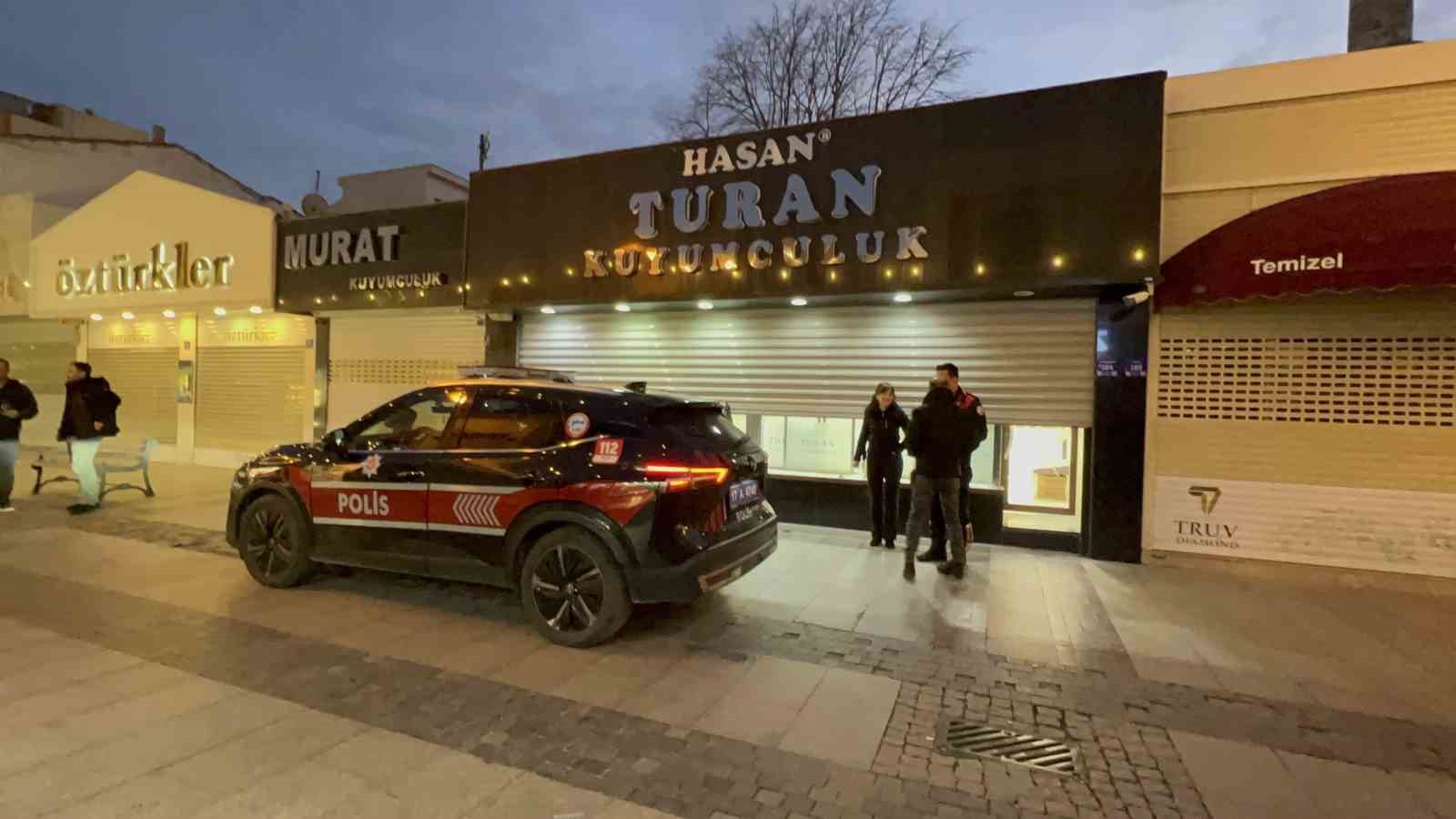 canakkalede milyonluk vurgunda kuyumcu tutuklandi 3 NmeeUzGv