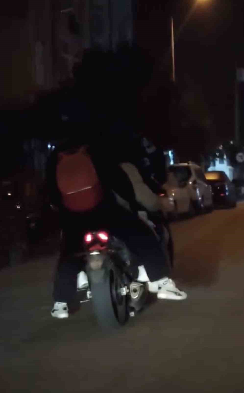 canakkalede motosiklete binen 5 genc adeta olumle dans etti 1 mLKlhJge