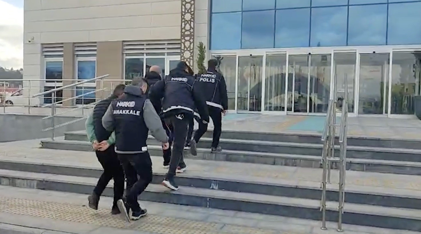 canakkalede narkotik operasyonu 5 tutuklama 0 UAbw4mNf