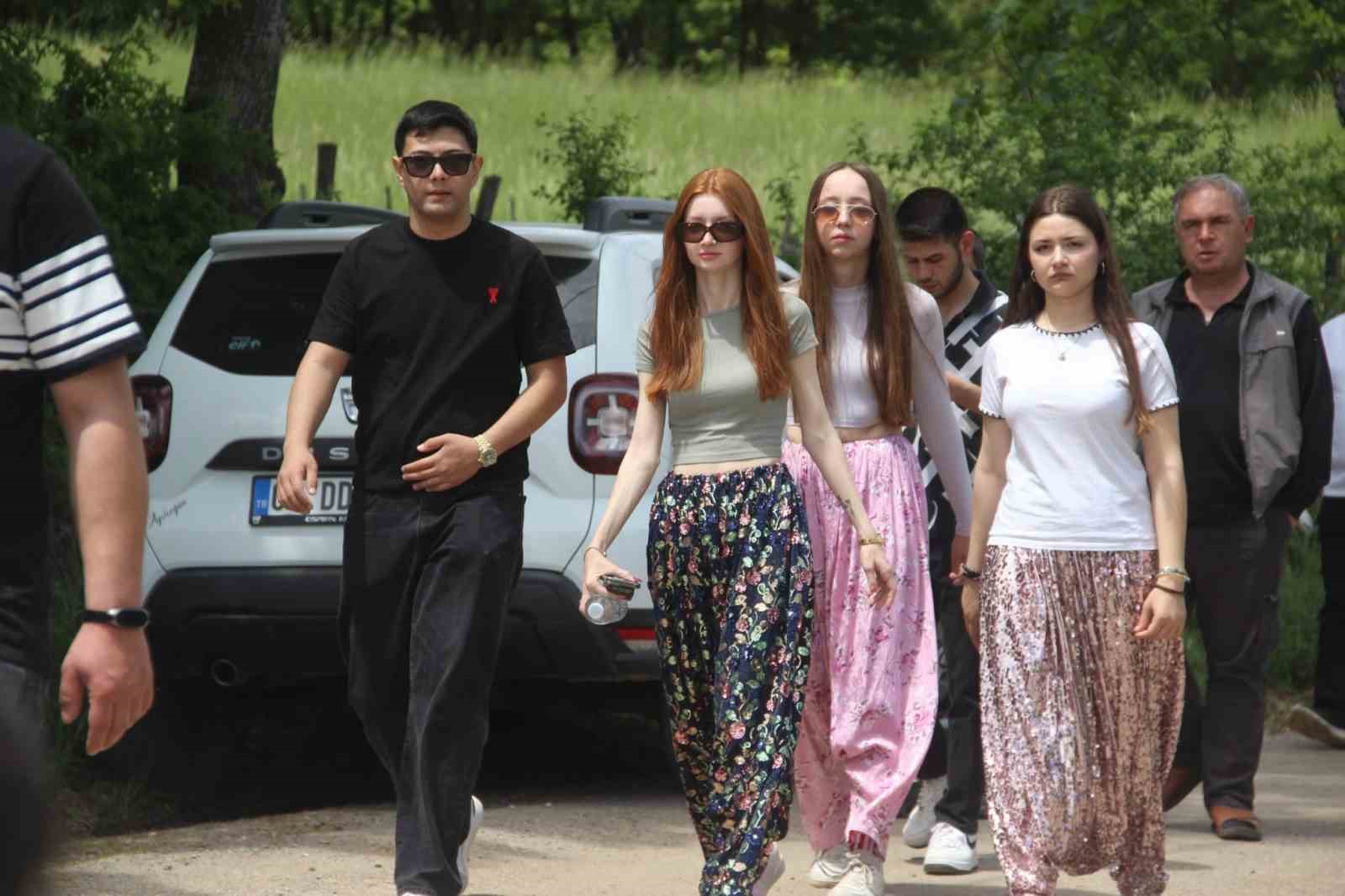 canakkalede o sokaktan gecenler hayatinin askini buluyor 0 9bDGNAha