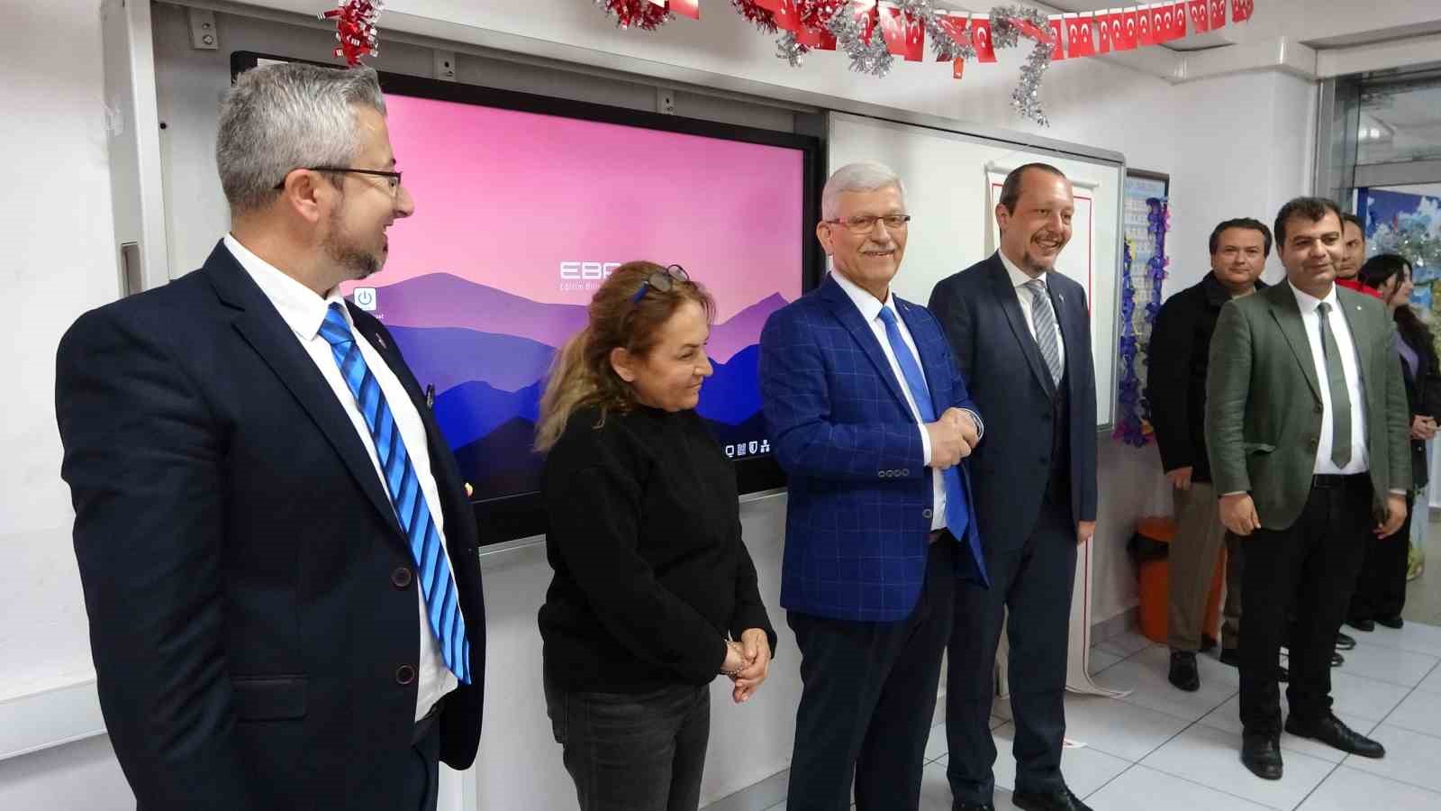 Çanakkale’de öğrencilere ücretsiz süt ikramı 7 canakkalede ogrencilere ucretsiz sut ikrami 3 B5SC3EEF