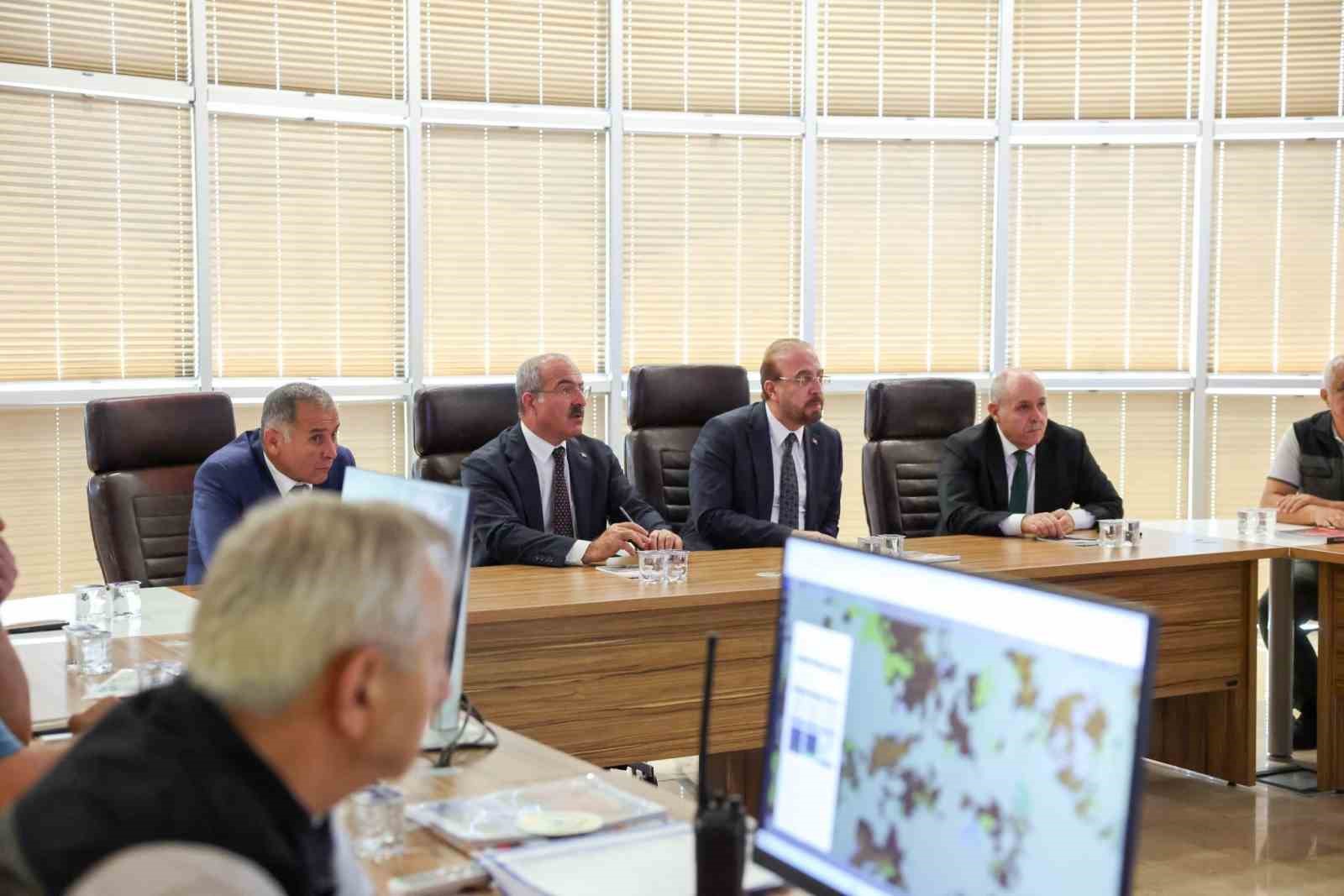 canakkalede orman yanginlari degerlendirme toplantisina bakan yardimcisi satiroglu katildi 0