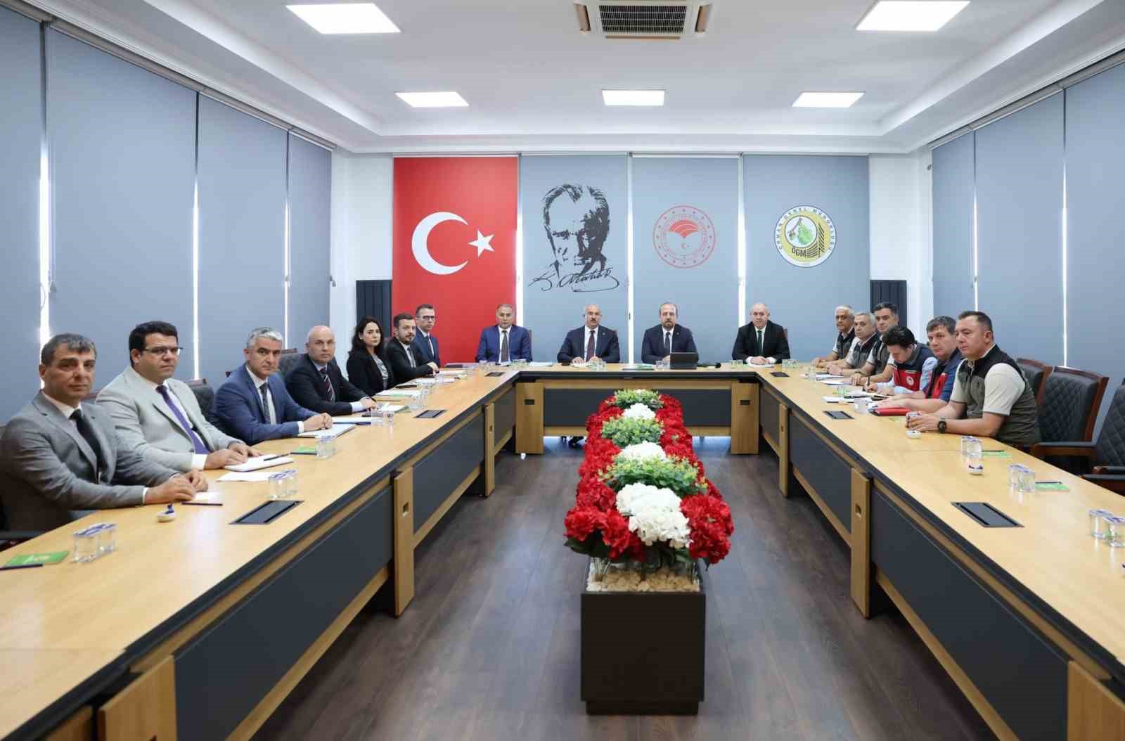 canakkalede orman yanginlari degerlendirme toplantisina bakan yardimcisi satiroglu katildi 2 NliISGwt