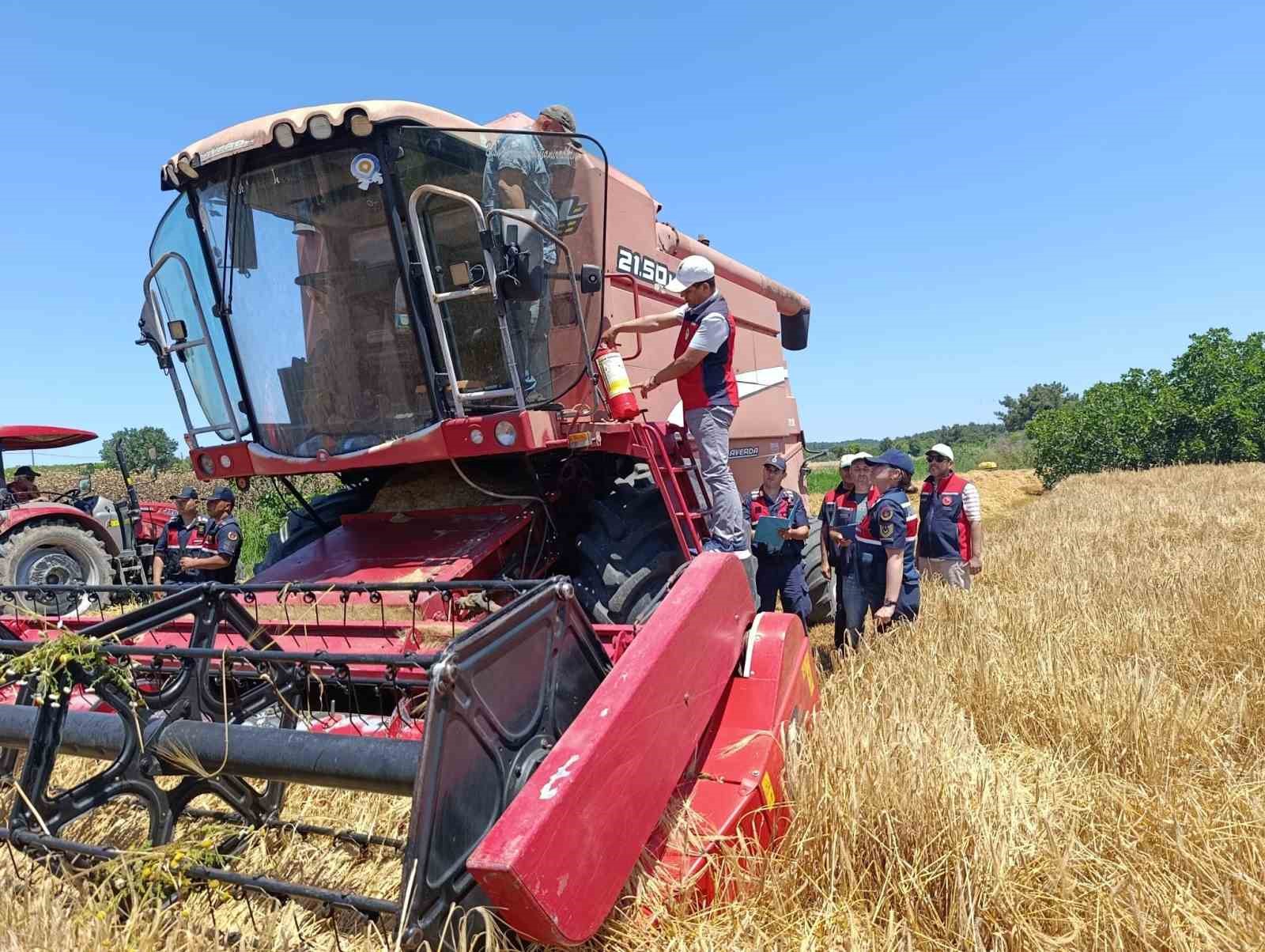 Çanakkale’de orman yangınlarına karşı biçerdöver denetimi yapıldı 4 canakkalede orman yanginlarina karsi bicerdover denetimi yapildi 0 v6UO786R