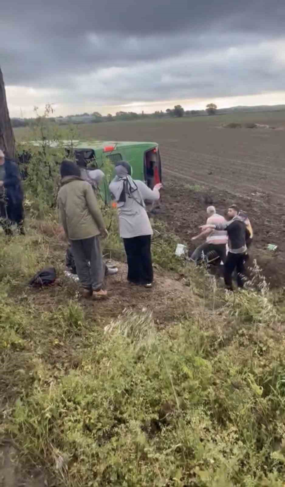 canakkalede otobus devrildi cok sayida yarali var 1 F9Z2sW2K
