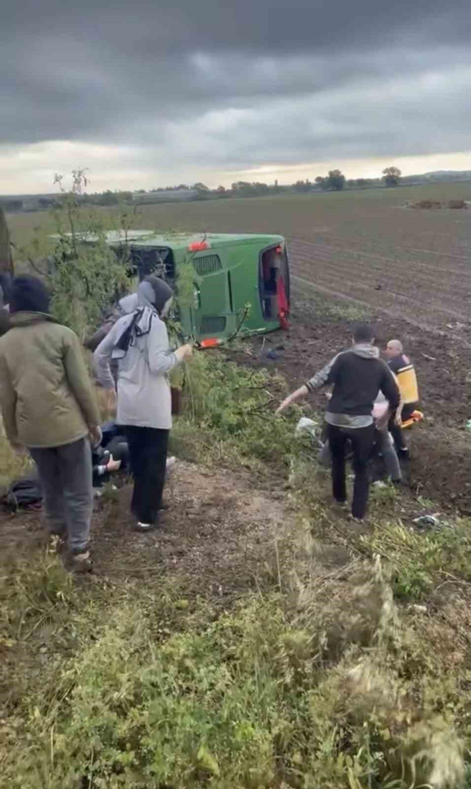 canakkalede otobus devrildi cok sayida yarali var 2 dpvW59KH