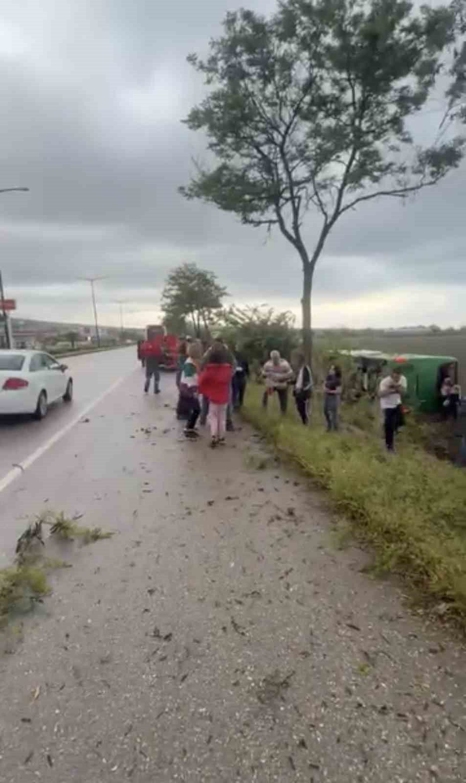 canakkalede otobus devrildi cok sayida yarali var 4 Y9GvdF1K