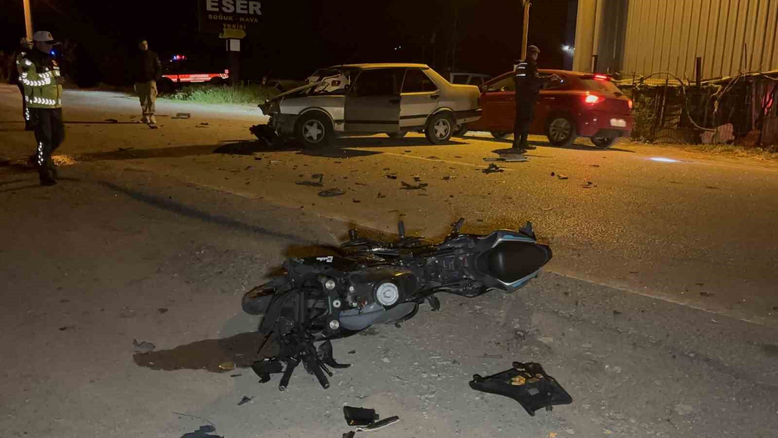 canakkalede otomobil ile motosiklet carpisti 3 kisi yaralandi 0 ESmwDO8A