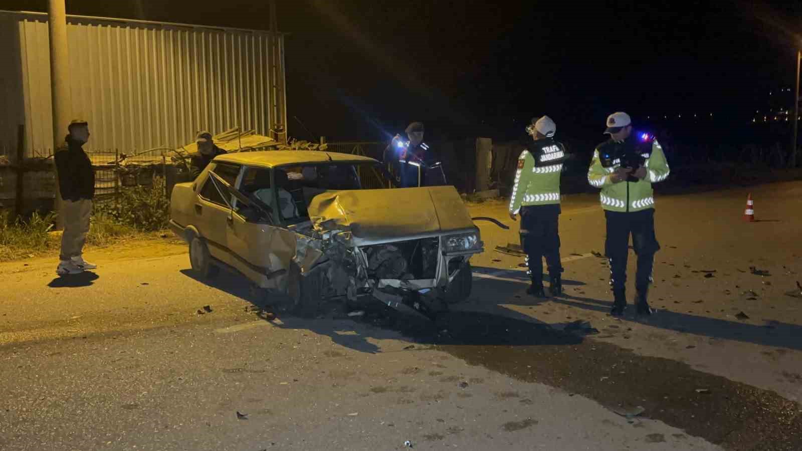canakkalede otomobil ile motosiklet carpisti 3 kisi yaralandi 1 TqSN4XWL