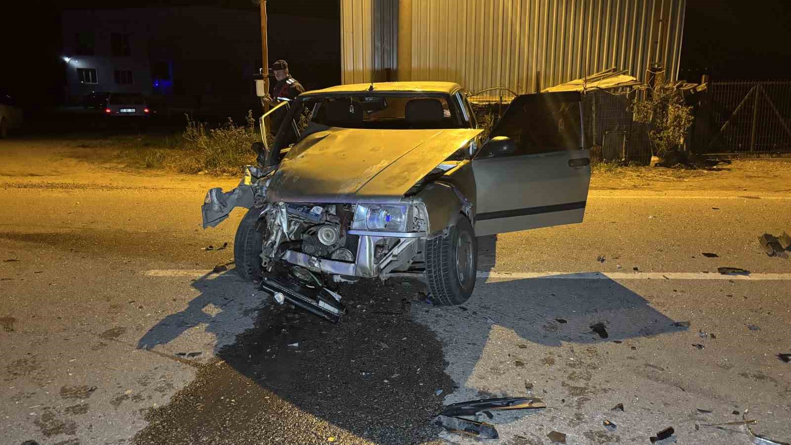 canakkalede otomobil ile motosiklet carpisti 3 kisi yaralandi 3