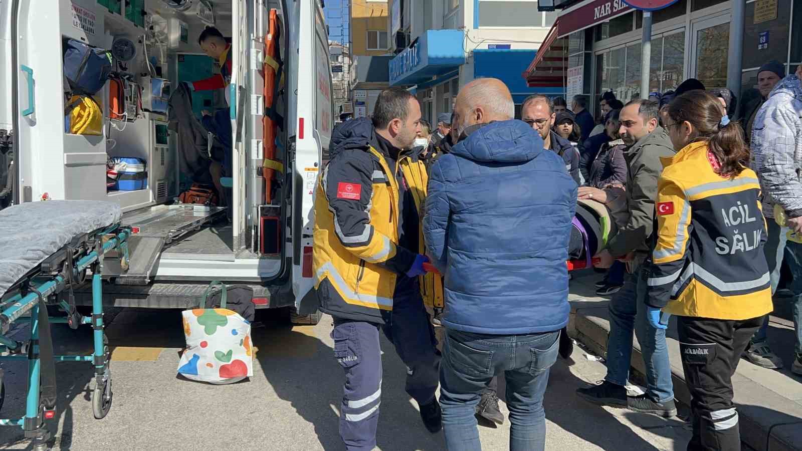 canakkalede ozel halk otobusu yayaya carpti 8 yarali 11 yjOte2Zd