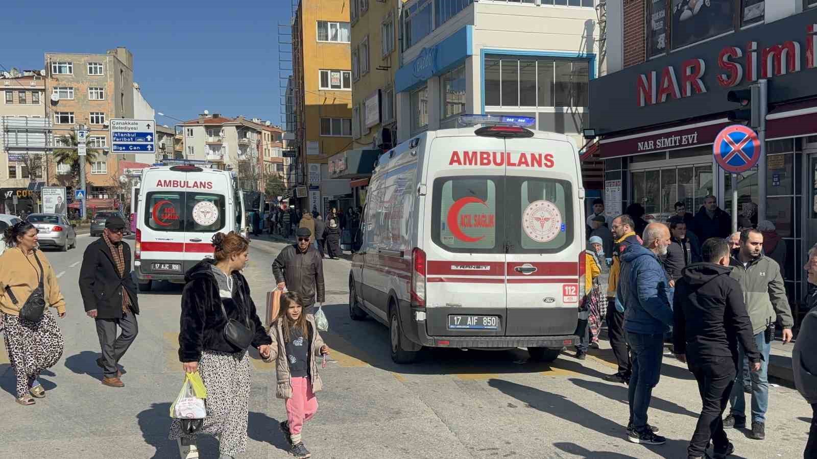 canakkalede ozel halk otobusu yayaya carpti 8 yarali 13