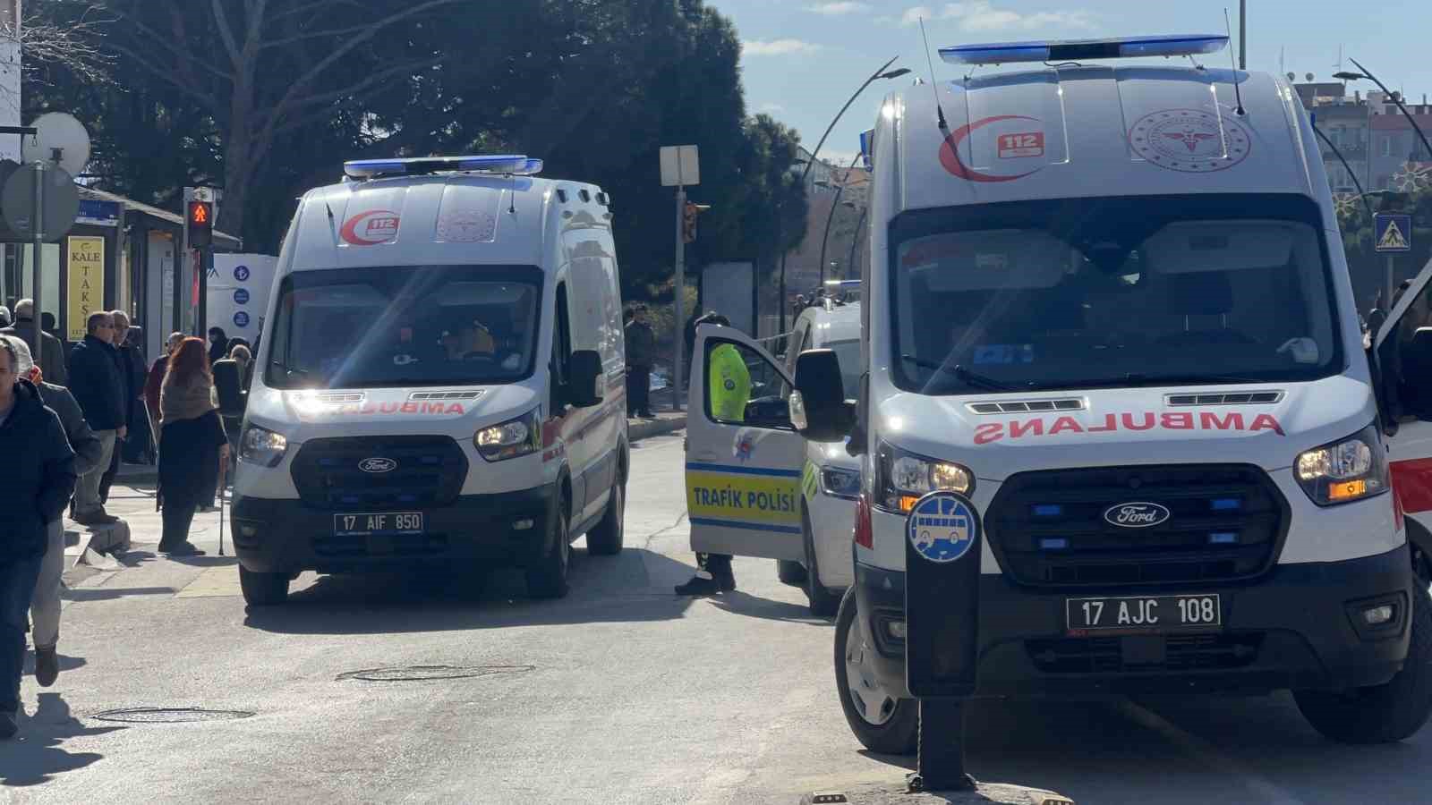 canakkalede ozel halk otobusu yayaya carpti 8 yarali 2 PRKPAHQH