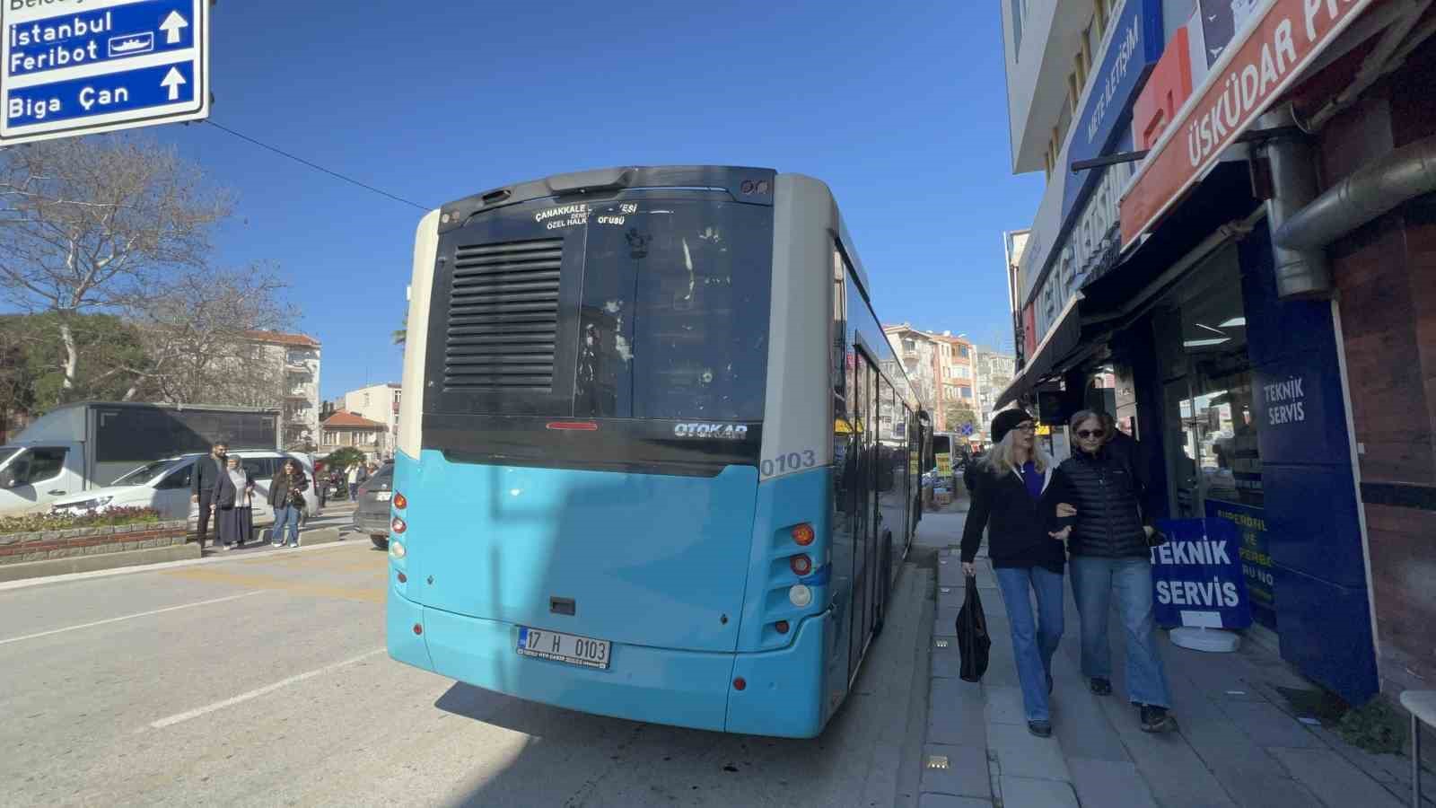 canakkalede ozel halk otobusu yayaya carpti 8 yarali 6 tA4M44mS