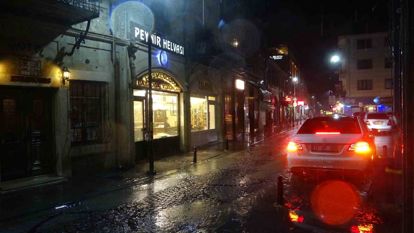 canakkalede saganak sonrasi cadde ve sokaklar gole dondu 1 EJpPqmqP