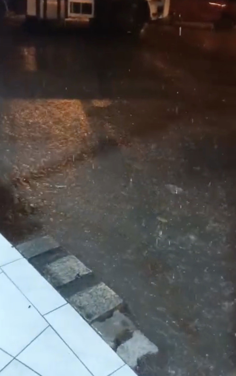 canakkalede saganak sonrasi cadde ve sokaklar gole dondu 6 fSC9yJ5G