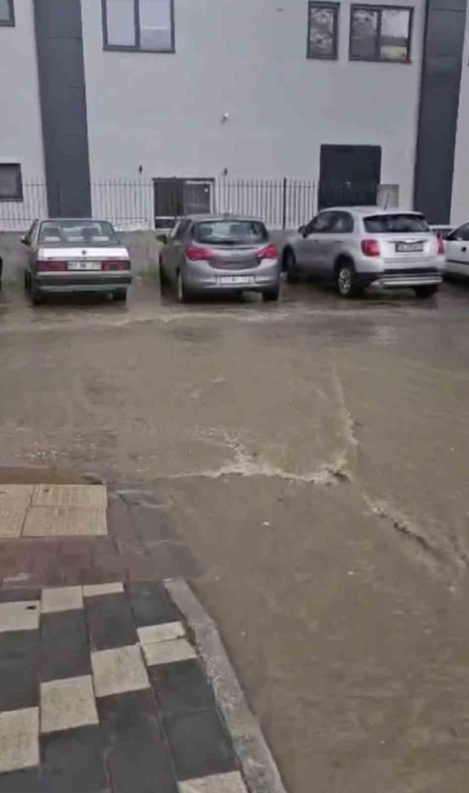 canakkalede saganak yagista sokaklar sular altinda kaldi 2 ELDRlhyL
