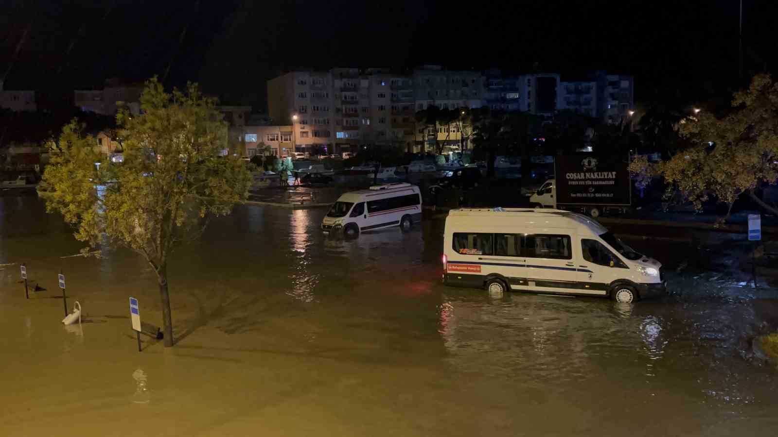 canakkalede saricay tasti is yerleri sular altinda kaldi 4 jQ9wI9SU