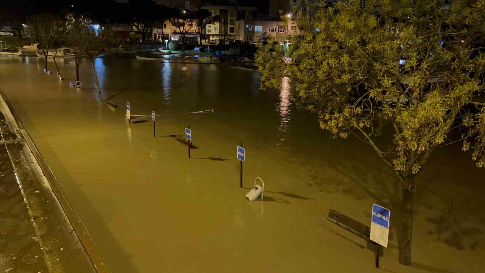 canakkalede saricay tasti is yerleri sular altinda kaldi 6 HHkKbRHO