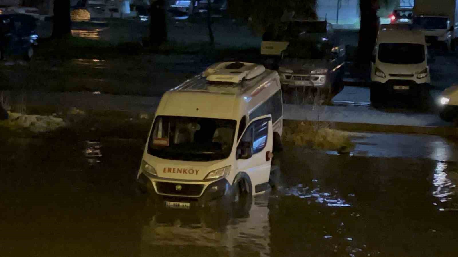canakkalede saricay tasti is yerleri sular altinda kaldi 7 whVy4HPu