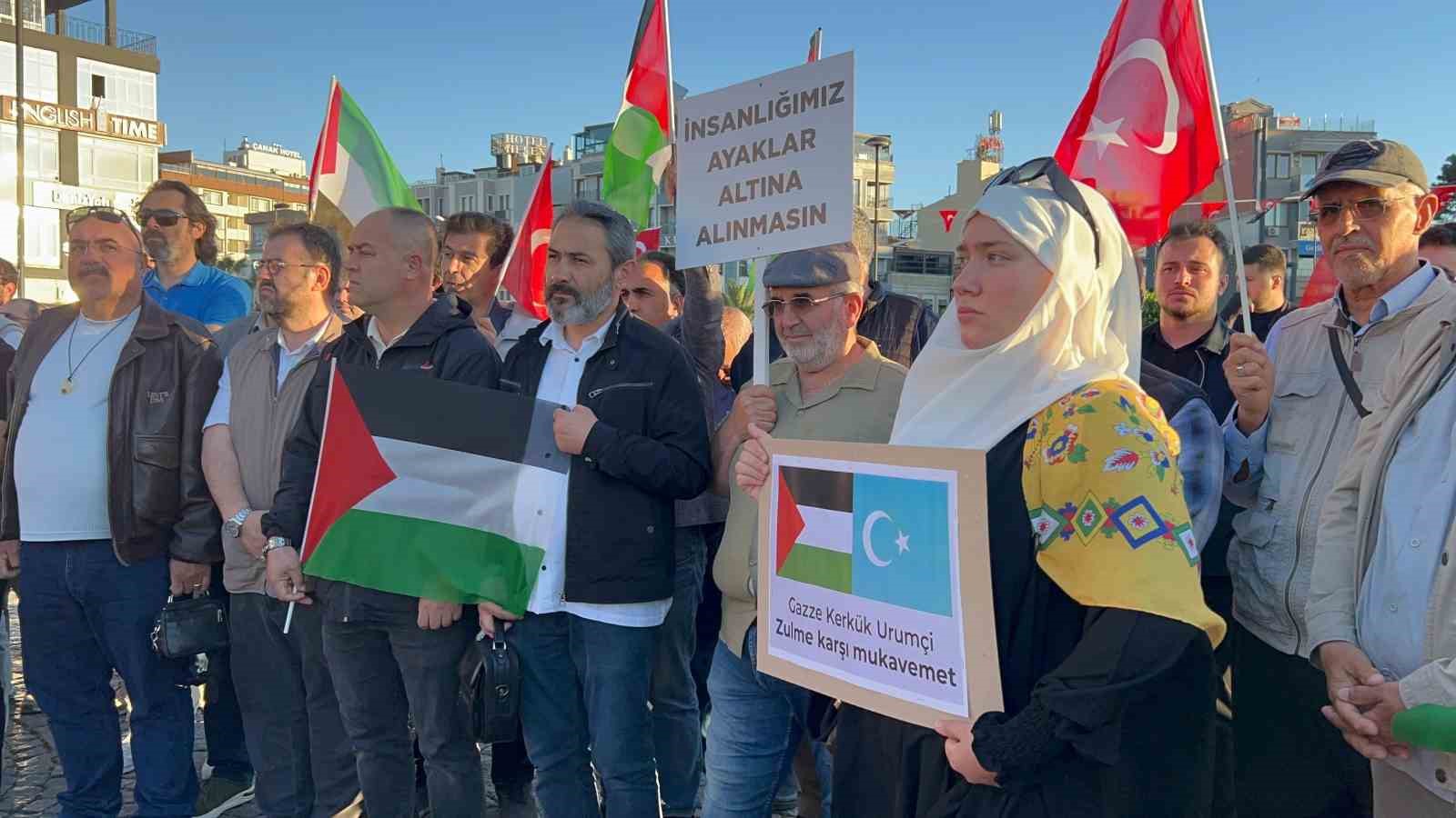 canakkalede sumud filosundaki aktivistlere destek gosterisi 0 zZ6hYJLH