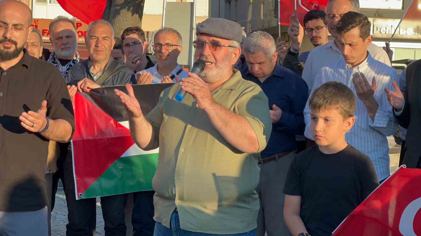 canakkalede sumud filosundaki aktivistlere destek gosterisi 2