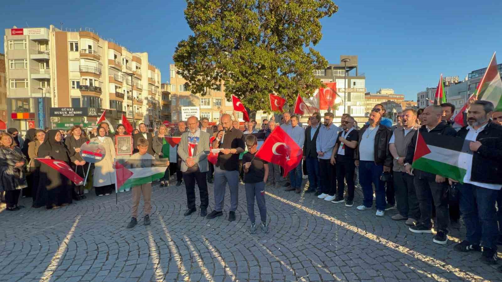 canakkalede sumud filosundaki aktivistlere destek gosterisi 5 GZVH2DAc