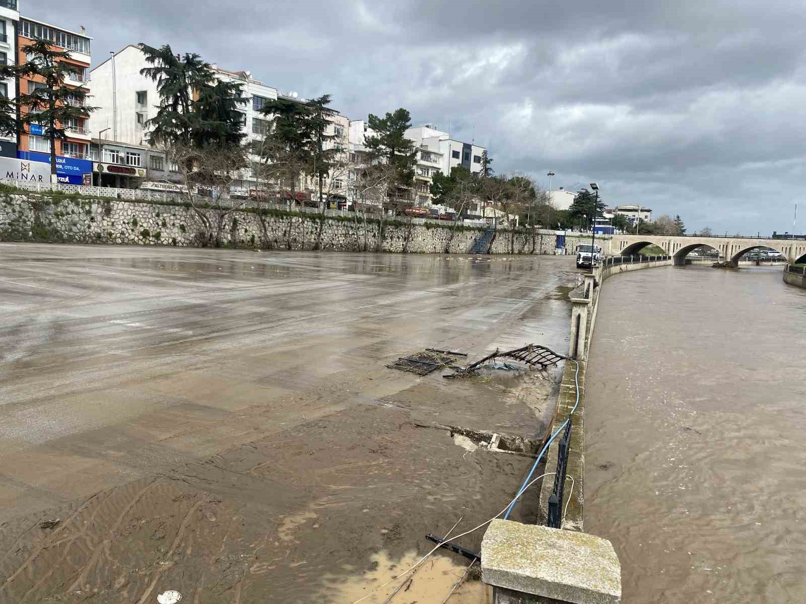 canakkalede tasan kocabas cayi normale dondu 2 qjtZa9dd