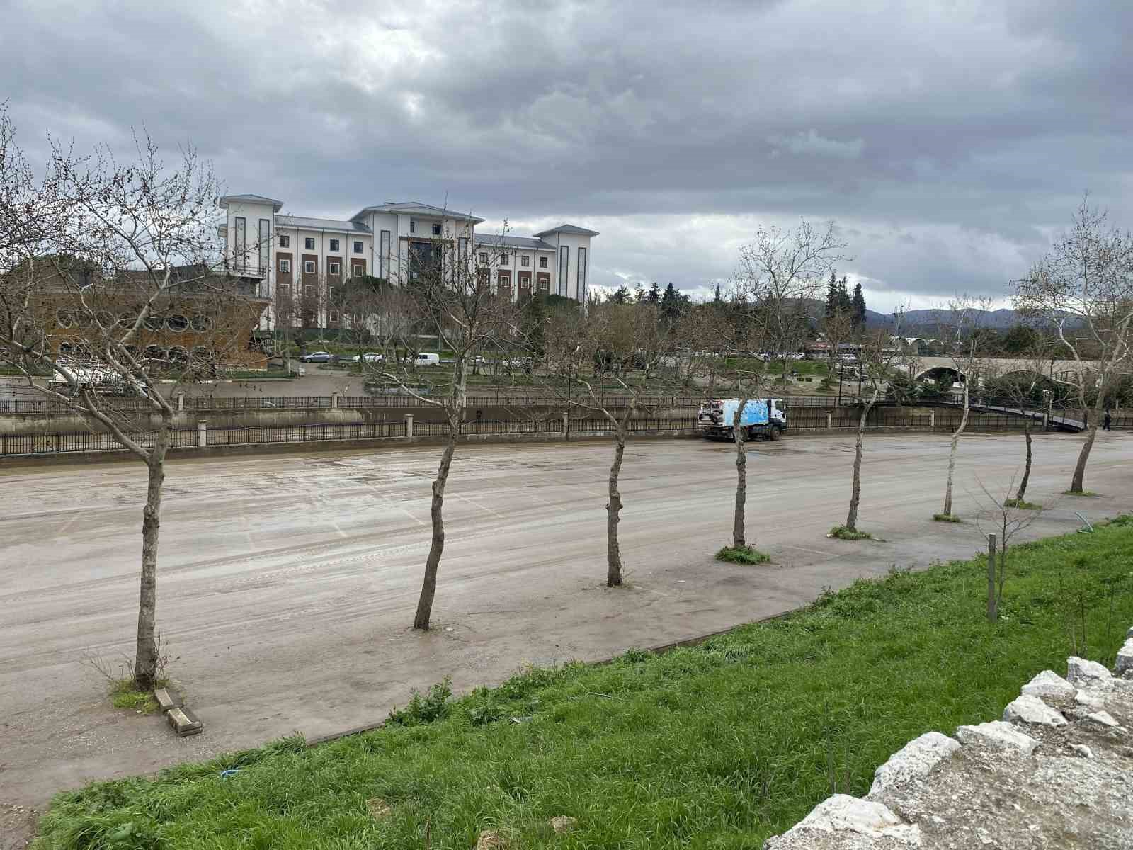 canakkalede tasan kocabas cayi normale dondu 3 di5nUecw