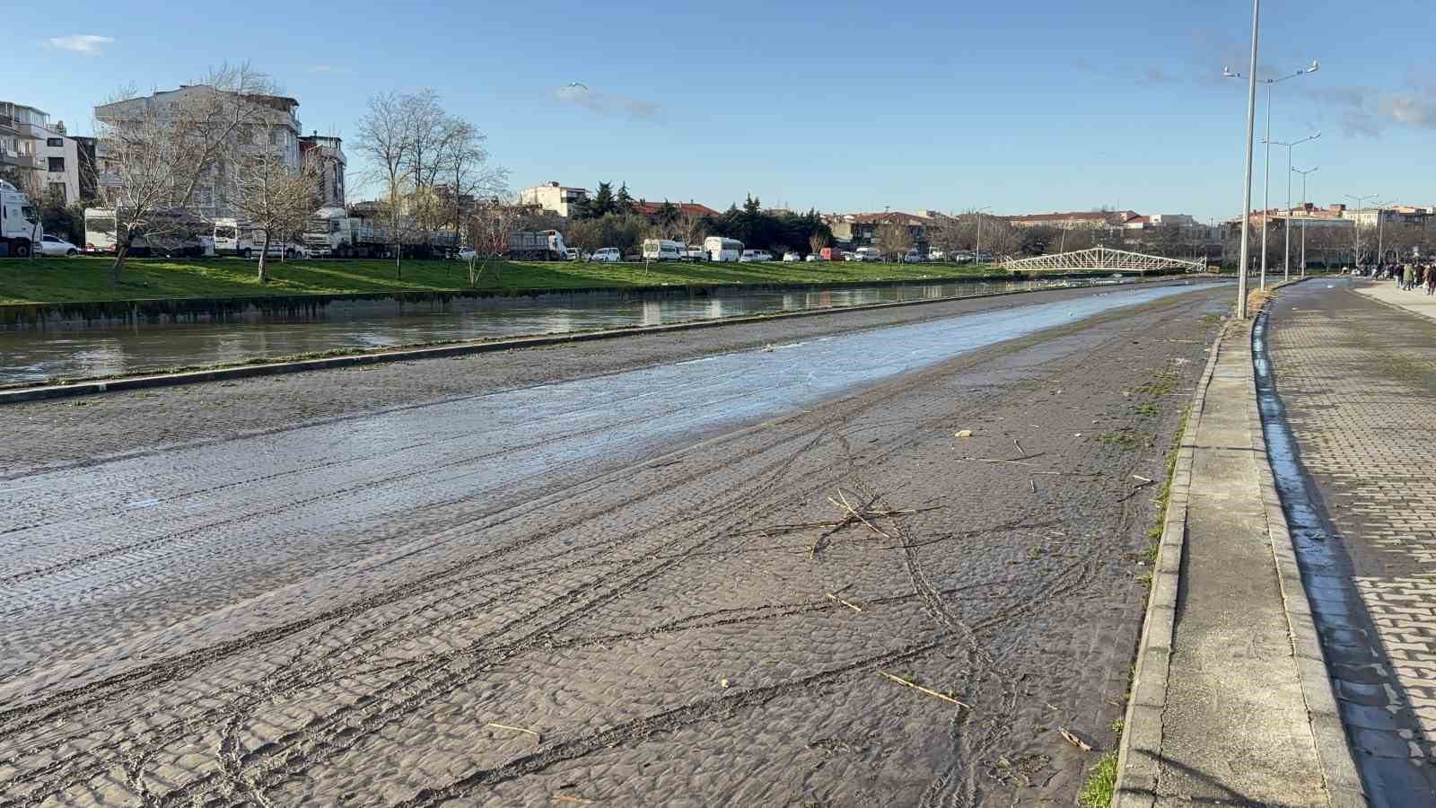 canakkalede taskin yasanan saricay normale dondu 18 5m2uwTKT