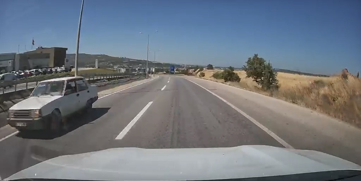 canakkalede ters yonde giden surucu kazaya davetiye cikartti 2 TsGAYzXj