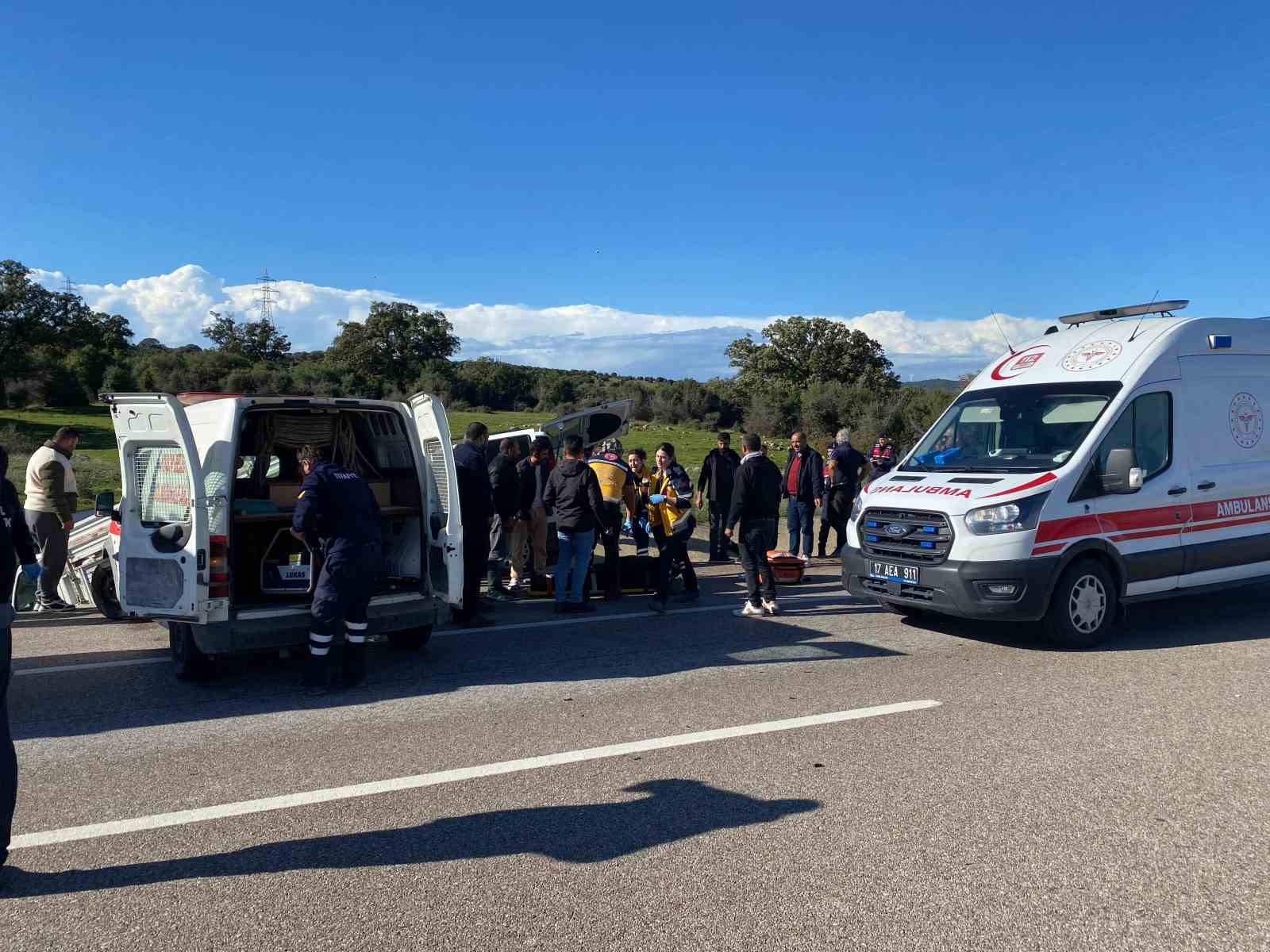 canakkalede ticari aracla kamyonet carpisti 2si agir 5 yarali 4