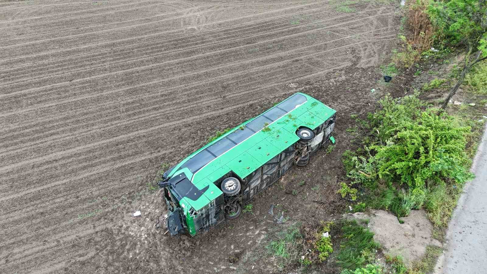 canakkalede tur otobusu devrildi 46 yarali 1 ka9wVy6i